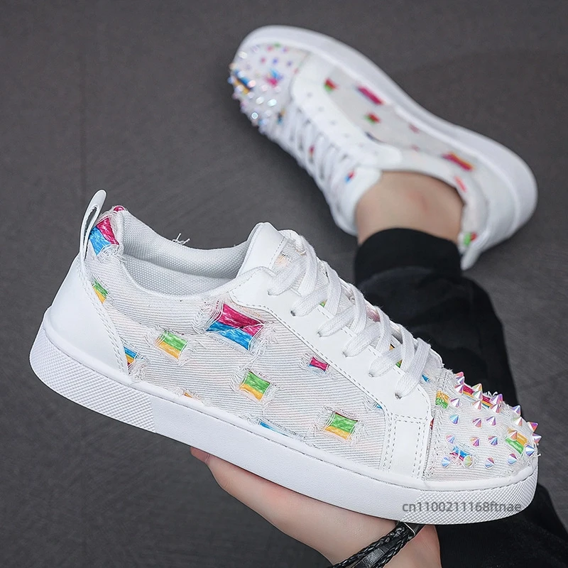 Street-Dance-Schuhe für Herren und Damen, perforiertes Segeltuch, modisch, atmungsaktiv, rote Sohle, Niete, personalisierte Freizeitschuhe