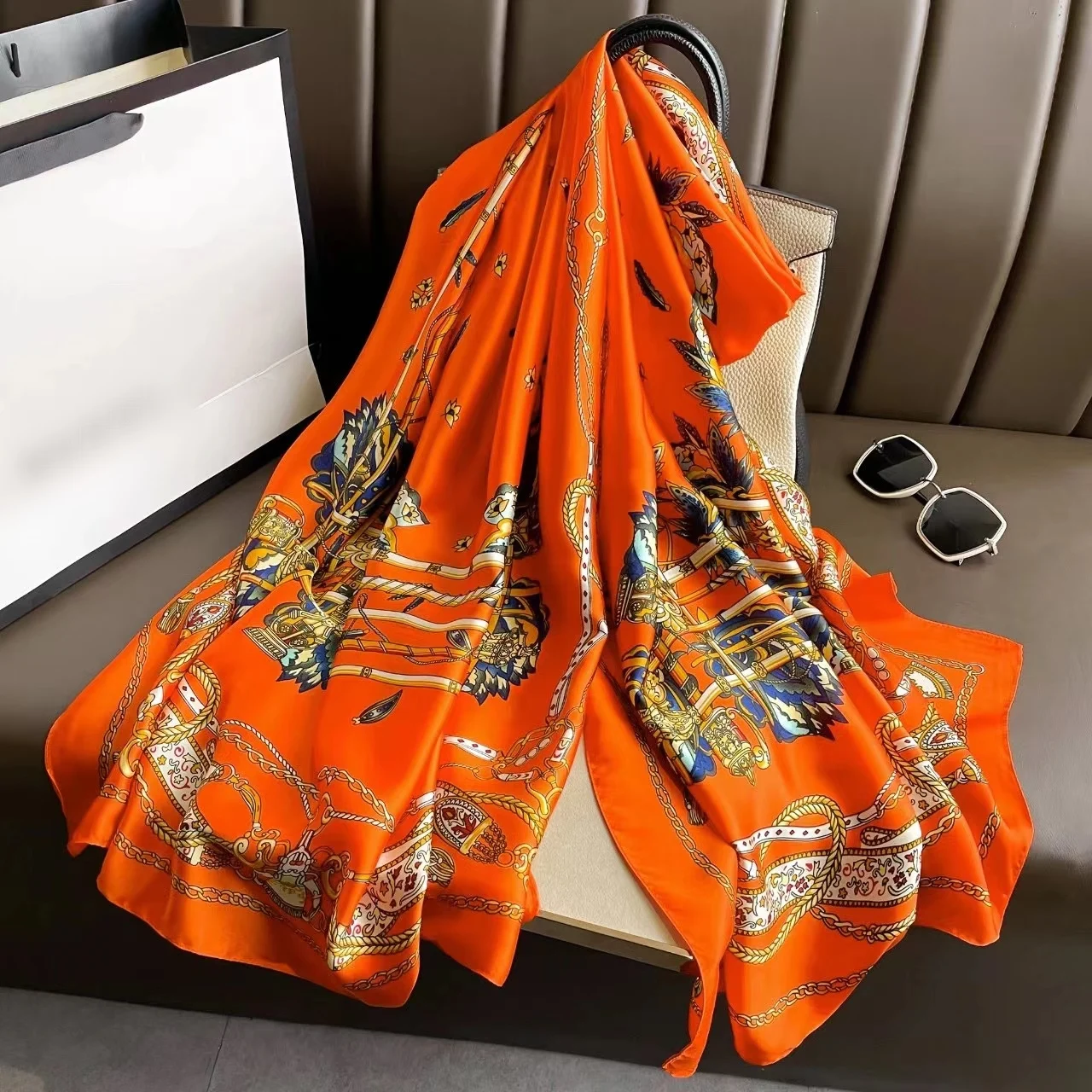 

2023 Luxury Brand Designer Silk Scarf Women Wrap Retro Shawl Winter Scarves High Quality Scarf Bufanda De Los Hombres