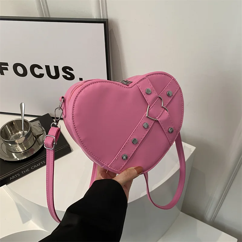 

2025 Edgy Studded Heart Pattern Crossbody Bag New Trendy Shoulder Purse for Women Fashion Chic Versatile Statement Accent Bag