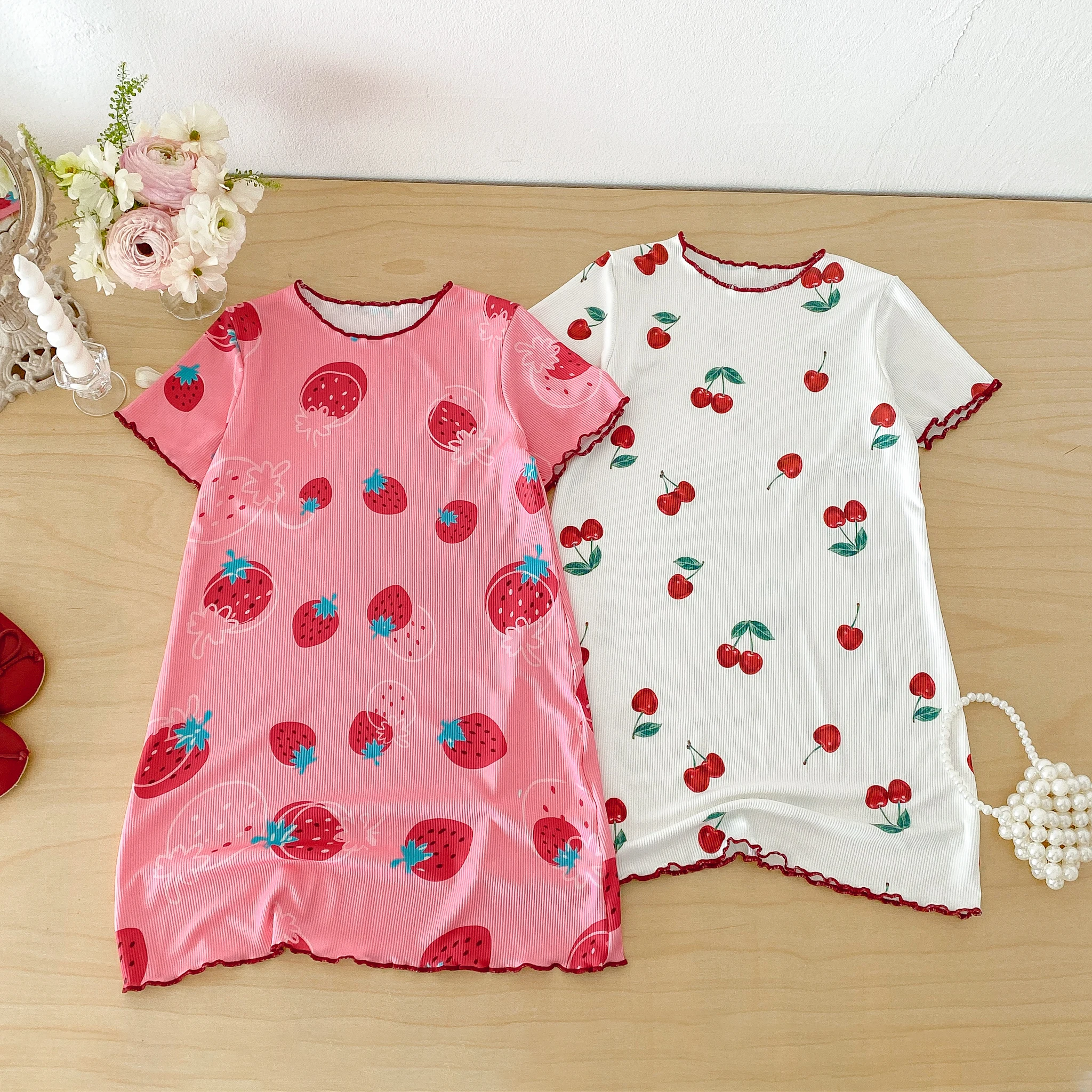 Sommerliches Mädchen-Nachthemd: Baby-Kirsch-Hauskleidung, Schlafrock, kurzärmeliges Erdbeer-Kleid, lässiges zweiteiliges Set – Detail 1