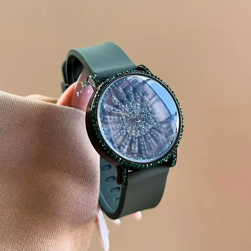 New Rotating Watch For Women, Trendy And Fashionable With A Silicone Strap. High-Quality Wristwatch, A Perfect Item For Women.