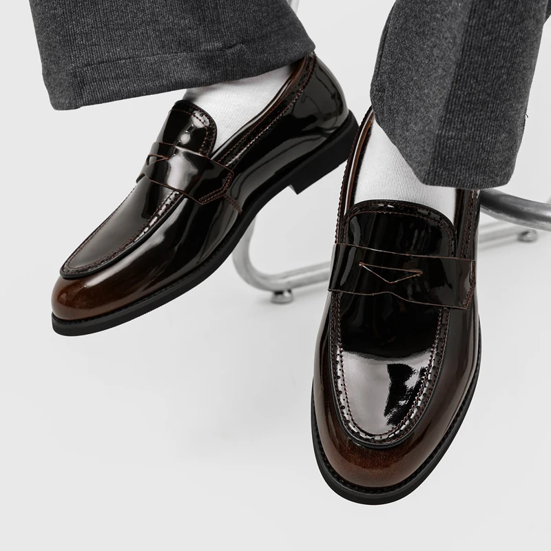 Mirror Men Loafers with Triangular Embossed Decoration Simple Elegant Suitable for Commuting Leisure