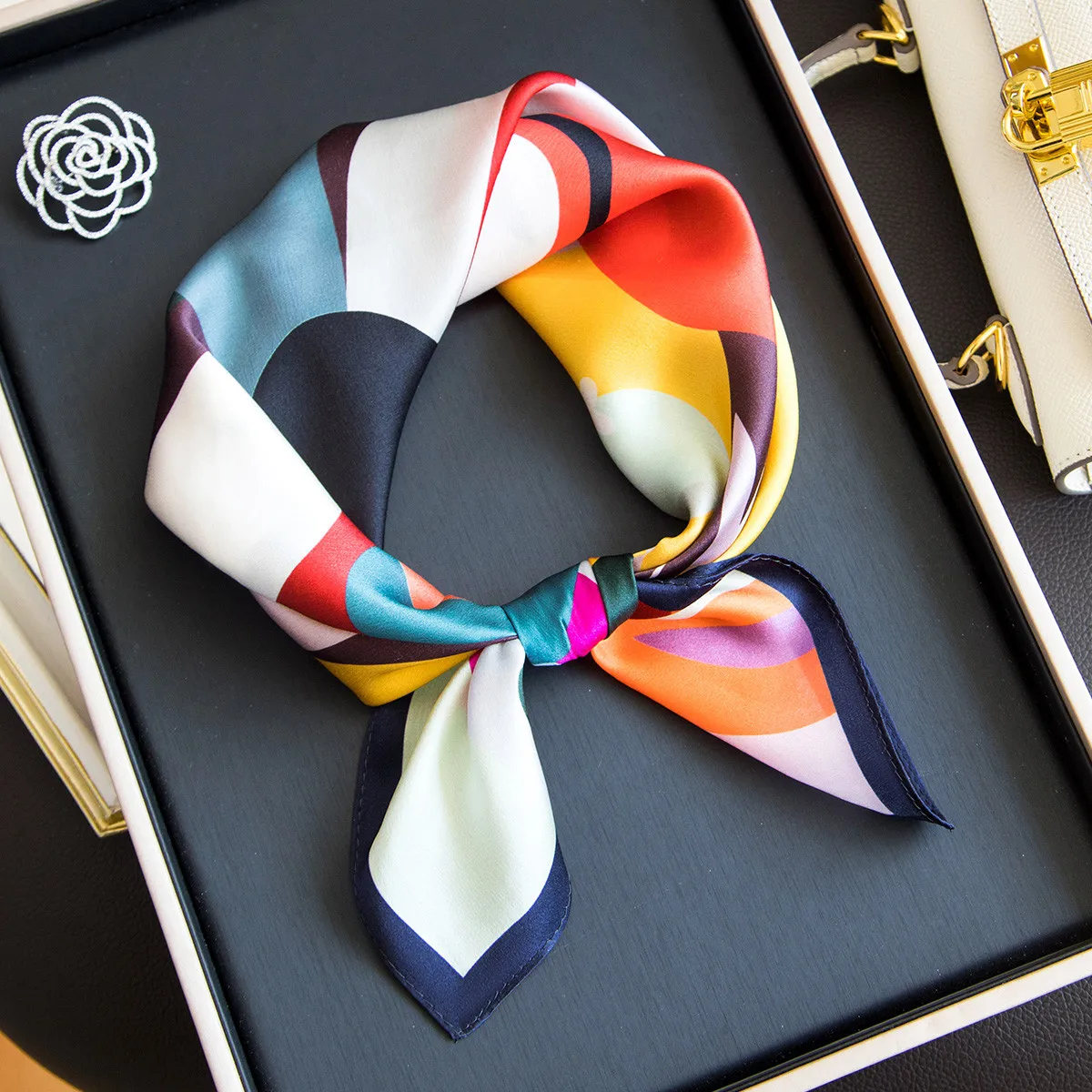 00-桑シルク小さなスカーフ女性の多用途な首の保護装飾シャツセーターマッチソフトで快適な幾何学模様