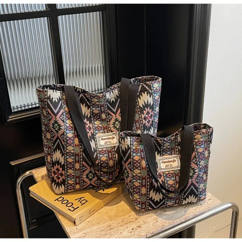 

Women's Large Capacity Ethnic Style Tote Bag Fashion Niche Design Versatile One Shoulder Handbag For Daily Commute