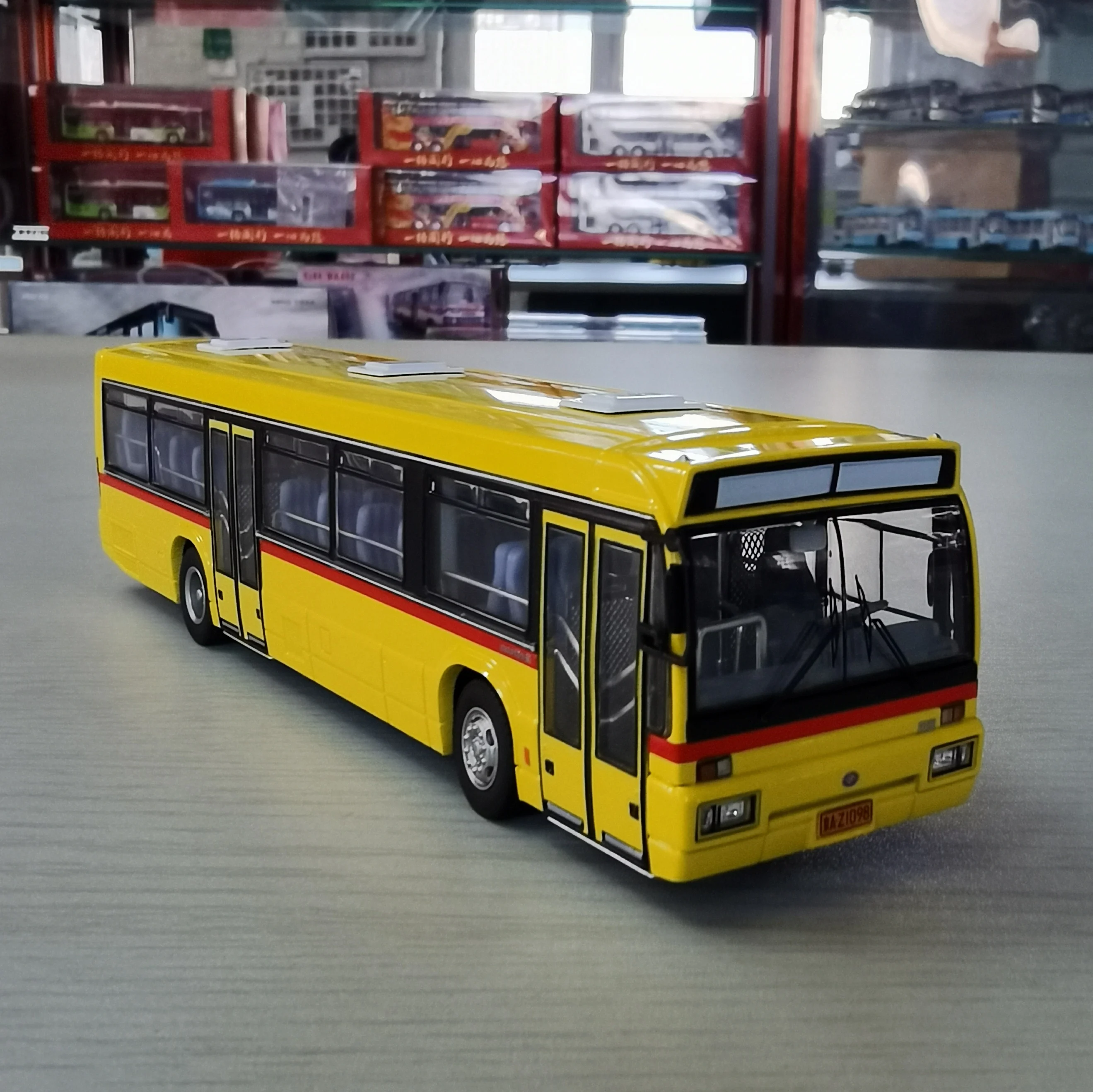 Diecast 1:64 Maßstab Auto Shadow Shiguang DD6121HS Gelb Meer Bus Auto Modell Sammeln Spielzeug Geschenk Souvenir Display Ornament