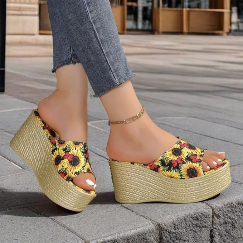

Women Slippers 2025 New Summer Women Wedge Sandals Waterproof Platform Shoes Outdoor Leisure Large Size Slides Women