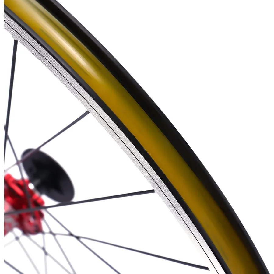 Zestaw kół do rowerów górskich o wysokiej wydajności, zaprojektowany do ekstremalnych terenów terenowych, z lekkimi karbonowymi obręczami i konstrukcją bezdętkową.