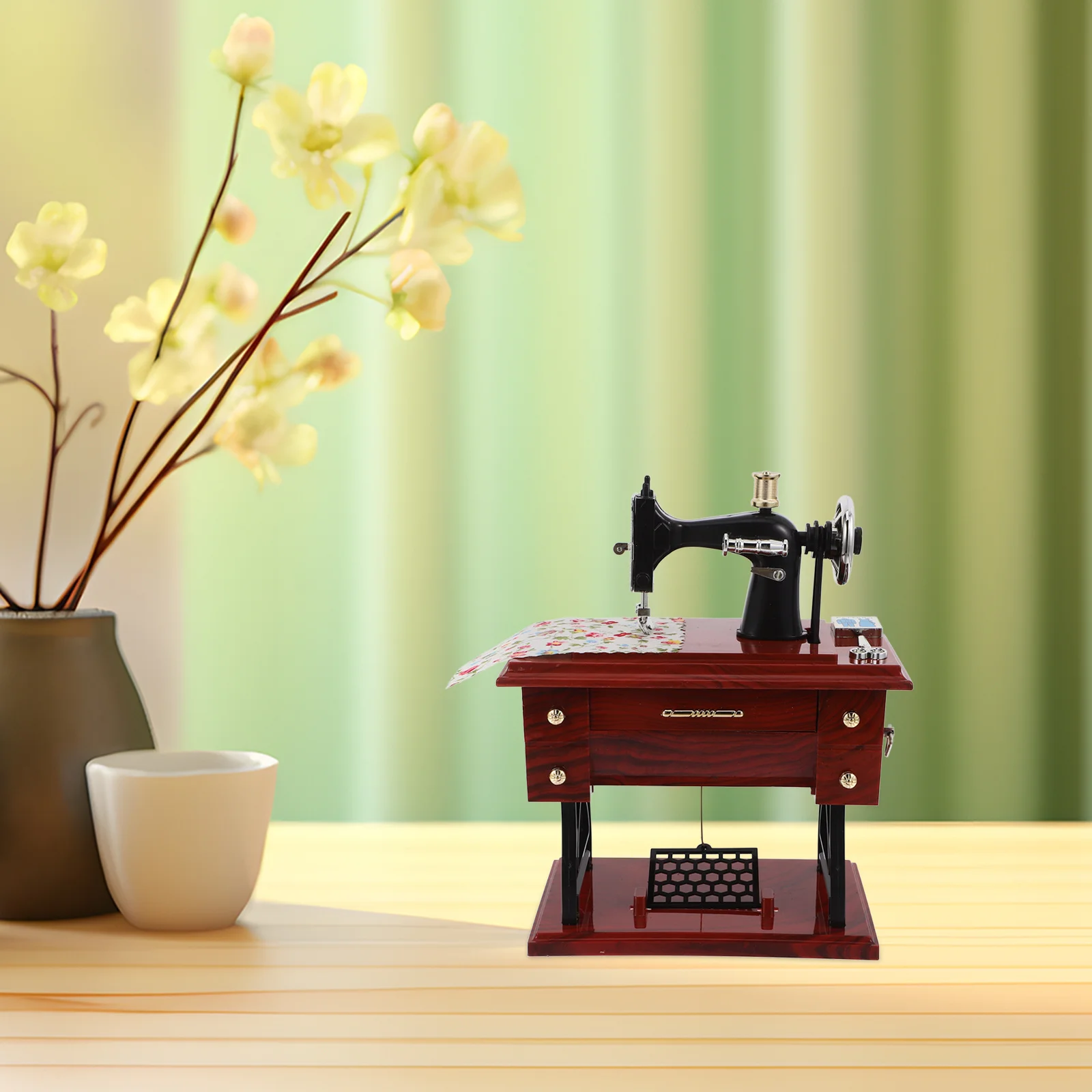 

Large Vintage Sewing Machine Music Box Creative Home Ornament Romantic Music Gift for Family and Friends Musical Sweing Machine