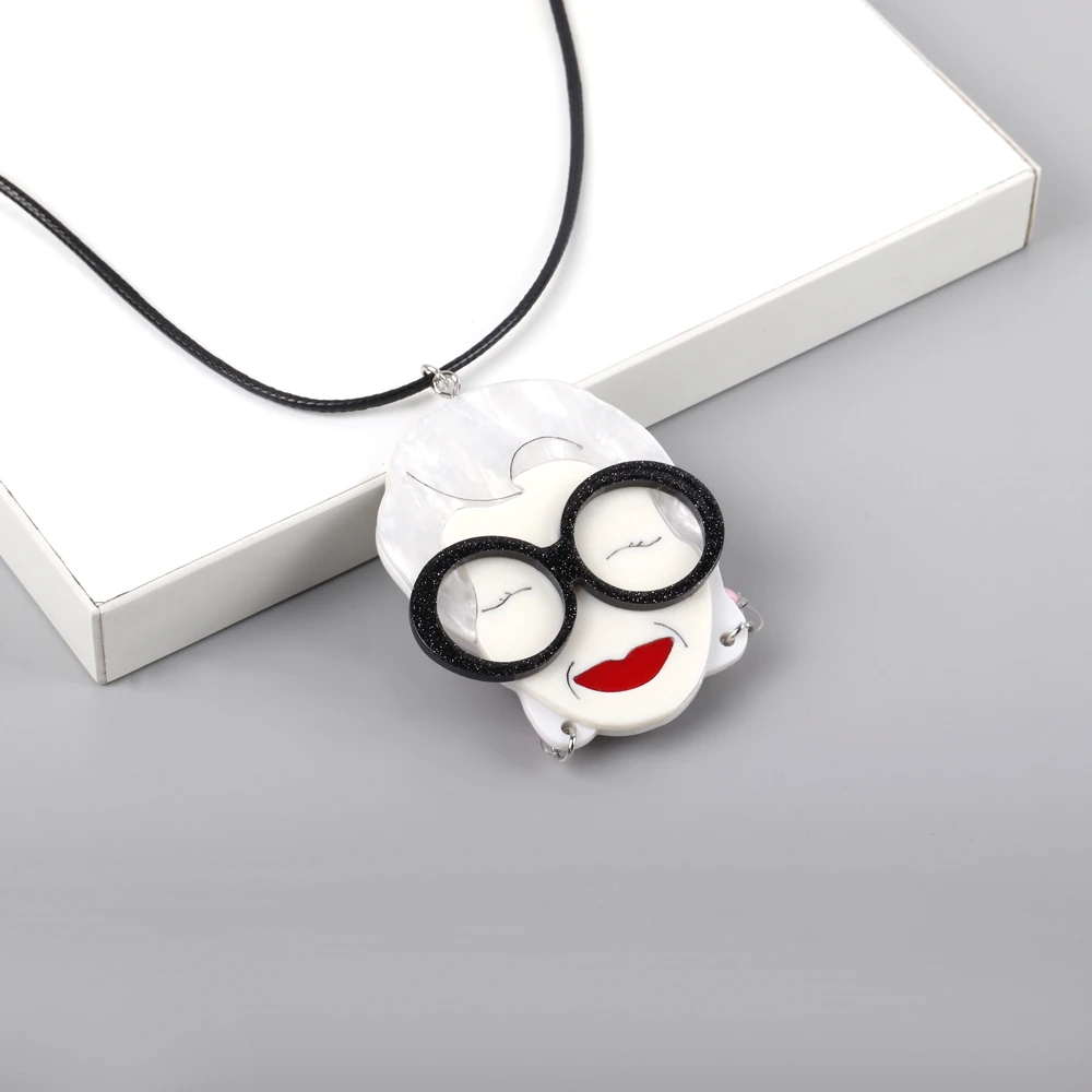 New Cartoon Large Glasses Lady Celebrity Pendant Necklaces for Women Acrylic Wear Beads Collar Granny Choker Necklaces Jewelry