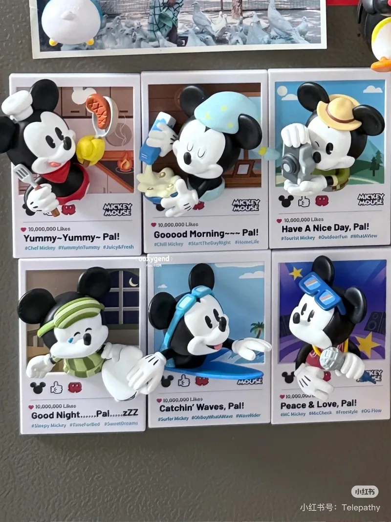 Asli Disney Kartun Mickey Seri Kehidupan Menyenangkan Kotak Buta Stiker Kulkas Figur Aksi Magnetik Hadiah Ulang Tahun untuk Mainan Anak Perempuan