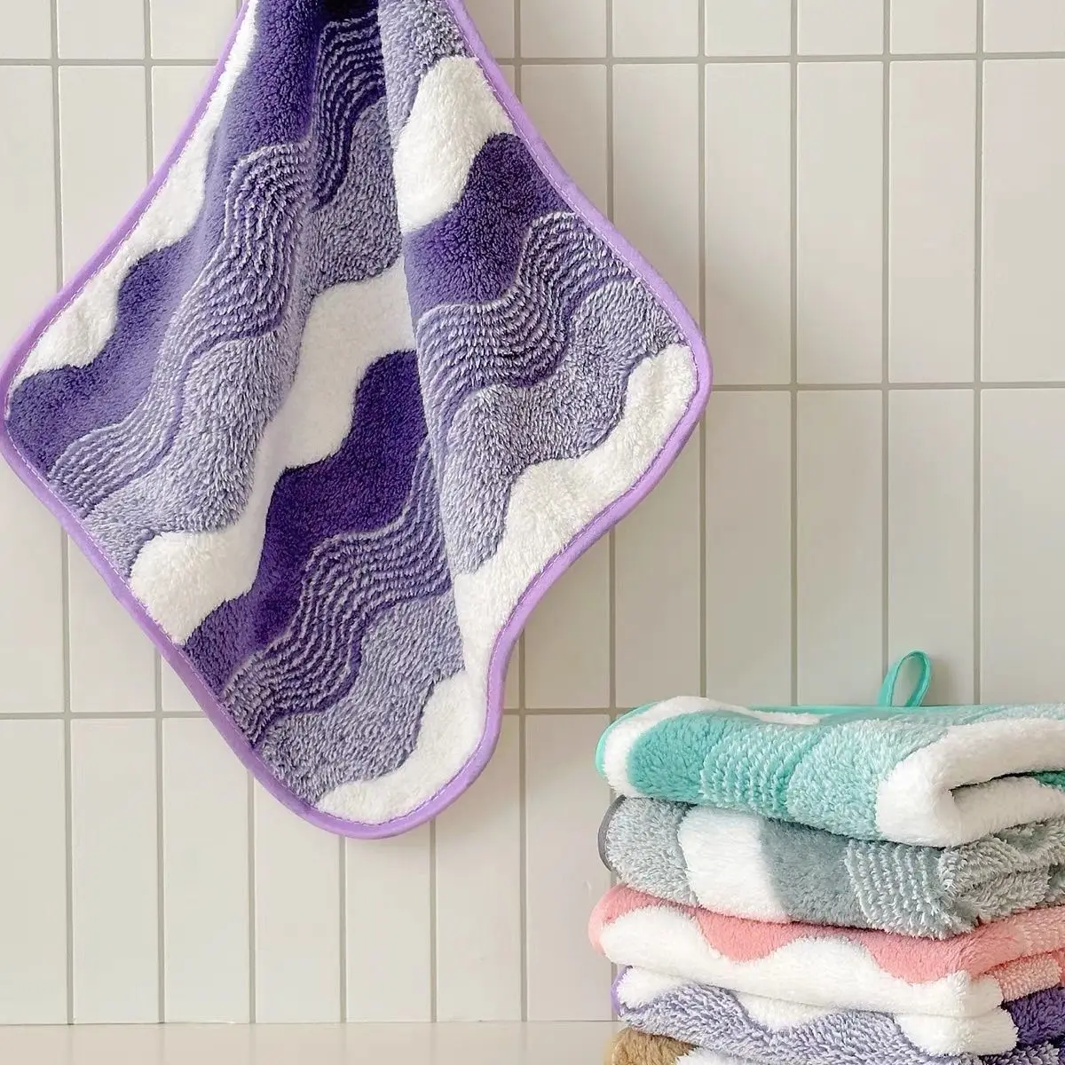 Coral Fleece Wave Pattern Hand Towels Set, Ultra Soft Absorbent Quick Dry Square for Bathroom Kitchen, Multi-color Plush