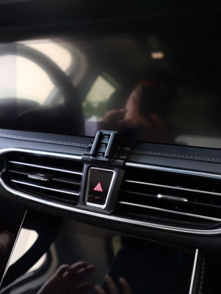No‑Tools‑Required Car Phone Holder & Base For 2020‑2023 JETOUR X95, Simple Disassembly, Keeps Your Driving View Unobstructed