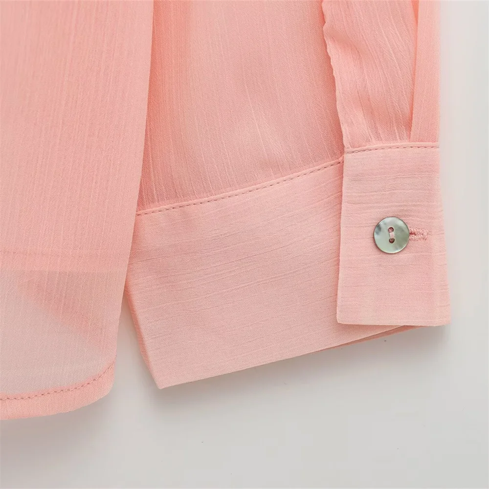 camisa feminina casual simples e moderna com design frontal elevado exude uma vibração de primavera