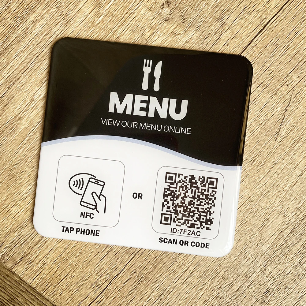 3.93 Inci X 3.93 Inci Epoksi Tahan Air Kode QR Menu NFC Stiker Pelat Kuadrat Tautan Ke Menu Digital Anda Tanda Meja NFC