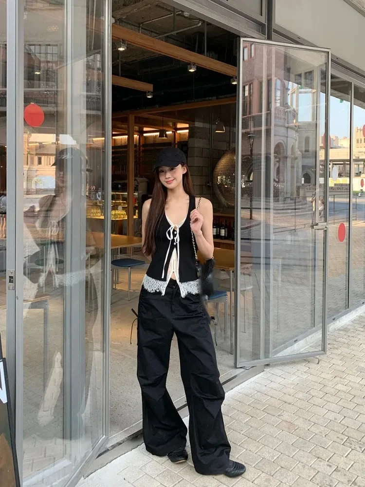 2025 صيف جديد بلا أكمام تانك القمم الدانتيل المرقعة وهمية قطعتين تي شيرت موضة حلوة كل مباراة سترة سوداء للنساء