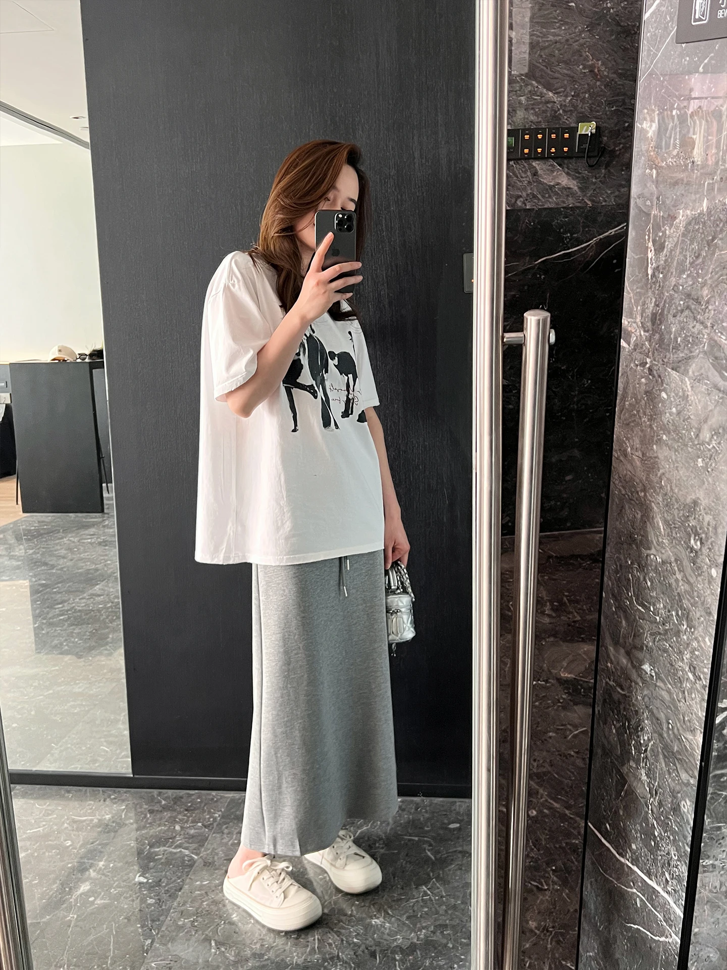 

Женская прямая юбка Momo Big Sister с эластичным поясом на шнурке, новинка весны 2026, драпированная, утягивающая, средней длины, миди