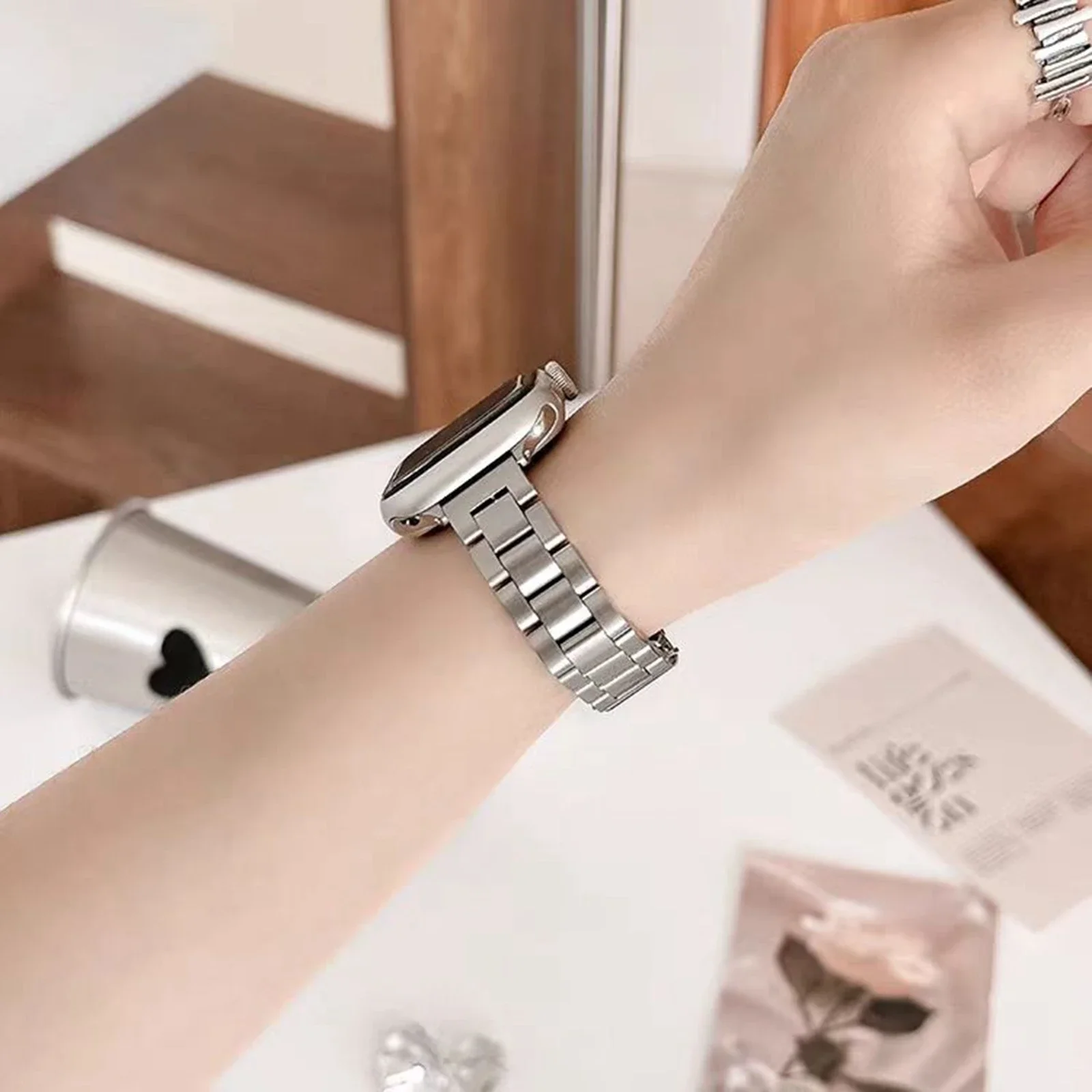 حلقة سوار أنيقة رفيعة من الفولاذ المقاوم للصدأ لساعة Apple Watch Band للنساء Correa Thin لحزام iwatch