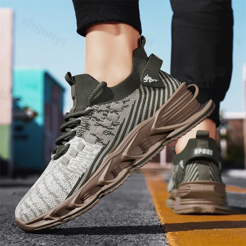 

2025 Summer Fashion Trendy Versatile for Men Casual Sports Shoes Fly Weave Design Breathable Comfortable Low Top Chunky sneakers