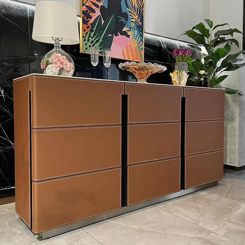 

Легкое роскошное седло из кожи, входной шкаф, боковой шкаф, шкафчик из каменной плиты, хранилище у гостиной у стены.