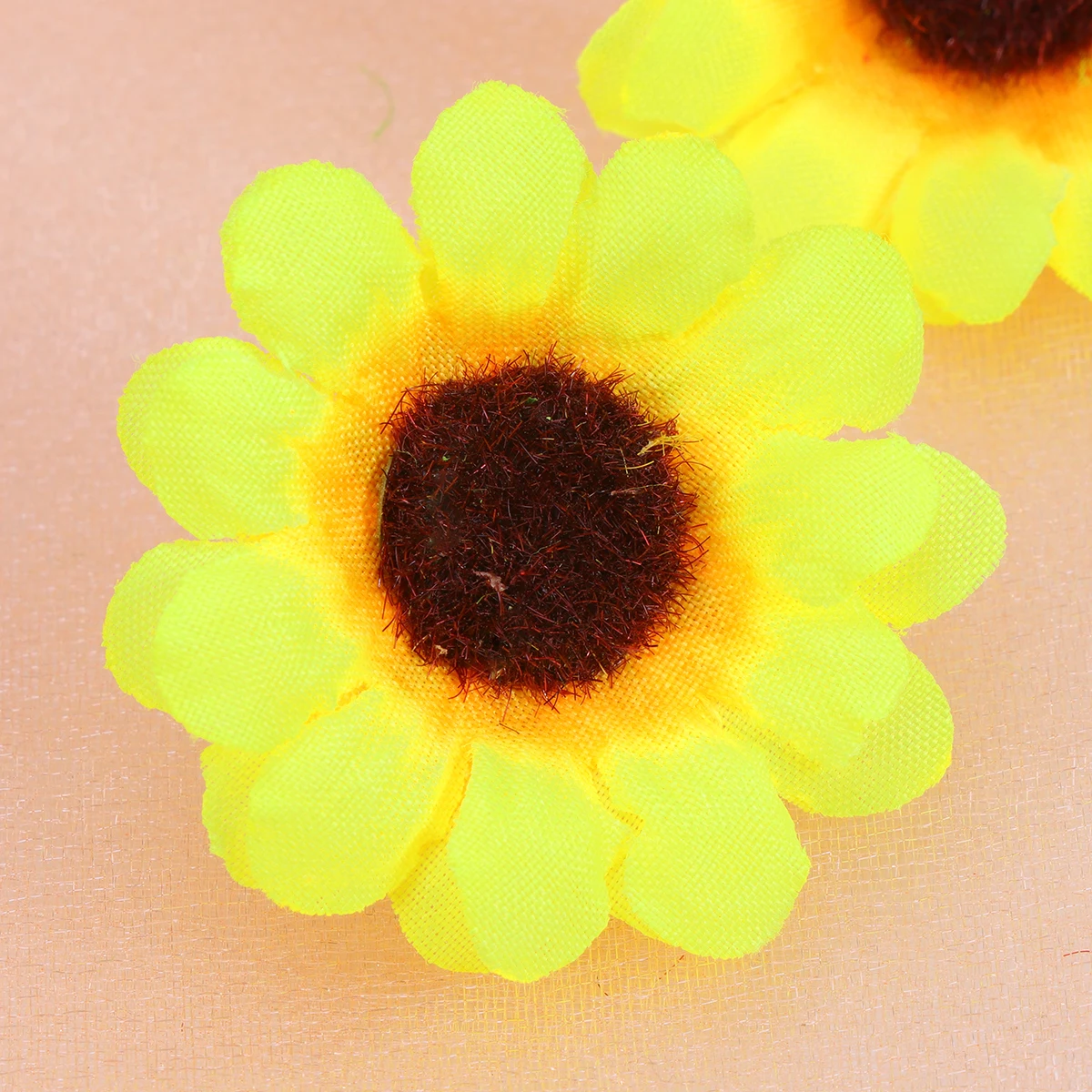 

200PCS Artificial Heads SilkFlowers Lifelike Home Party Fake Sunflower Heads Wedding DecorFlower Photography Props