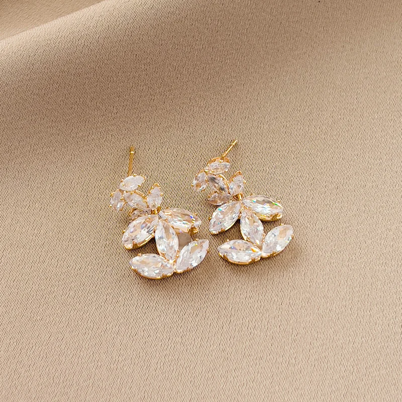 2024 New Trend Gold Plated Luxury Dazzling Zircon Earrings for Women Girls Elegant Fashion Jewelry Accessories Gifts