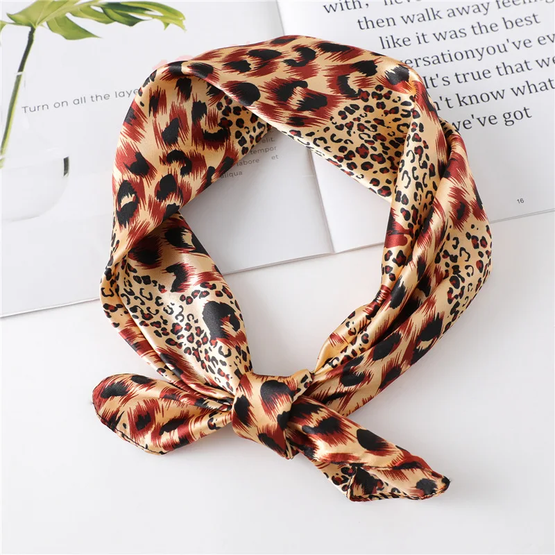 Bandanas quadradas com impressão leopardo para mulheres, lenço de seda cetim, turbante para menina, lenço de cabeça e pescoço feminino, nova moda,