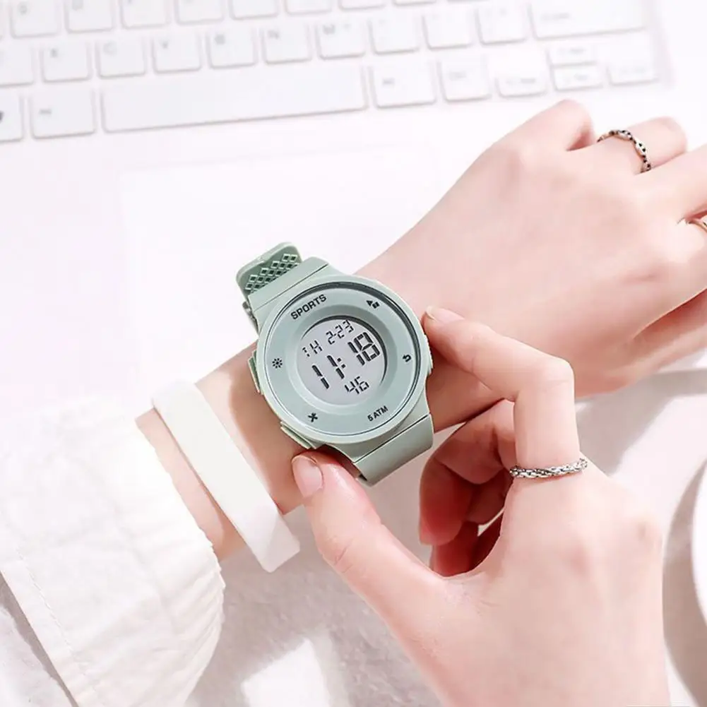 

Waterproof Watch Drop-resistant Watch Waterproof Shockproof Men's Digital Watch with Silicone Band for Outdoor for Teens