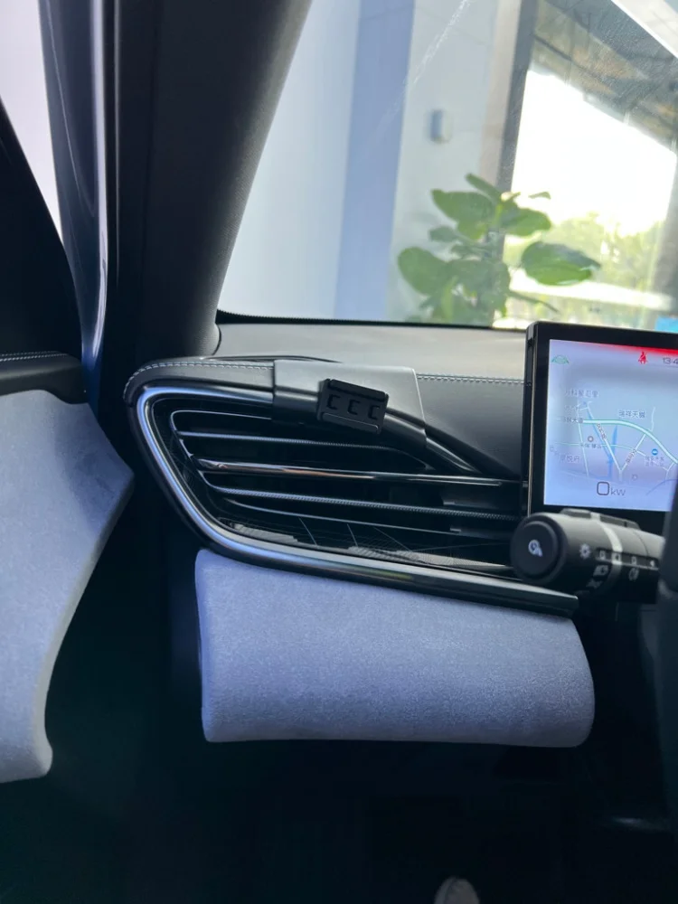 Easy‑To‑Install Car Phone Holder&Base For2022‑2024 BYD Seal,Stable&Anti‑Shake,Does Not Block Air Vent Airflow After Installation
