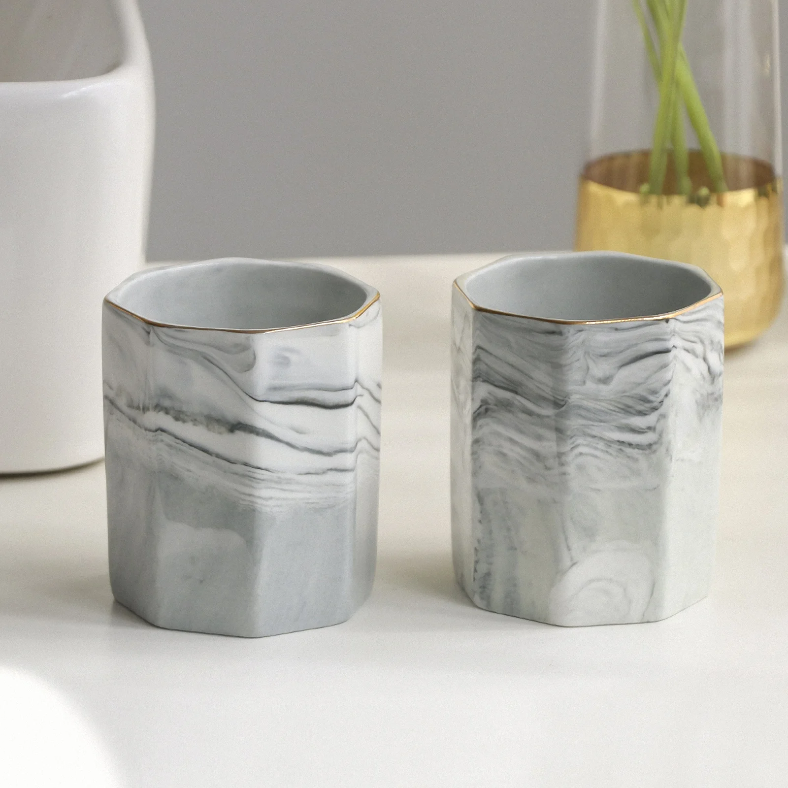 

Desktop Pen Brush Holder High Quality Ceramic Organizer Compact Storage Bucket for Makeup Pens Cosmetics Travel Office