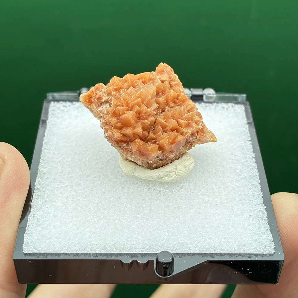 

A1-1B 1PCS Natural Calcite Mineral Stones And Crystals Specimen Home Decoration Box size:52*52*52 mm