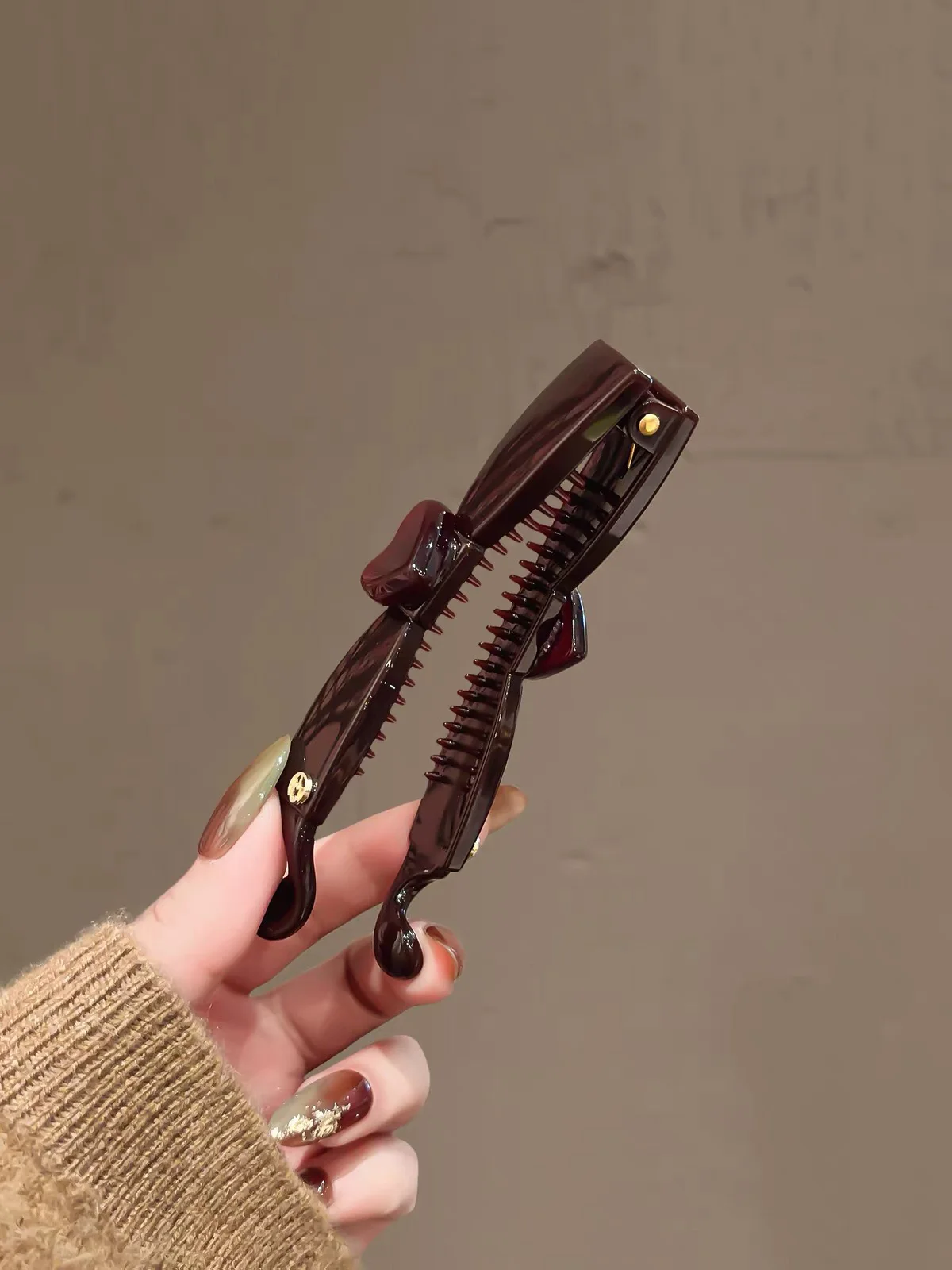 Sweet Cool Dark Red Chocolate Acetic Acid Heart Shaped Banana Clip Elegant Fashion Ponytail Hair Shark Claw For Ladies Women