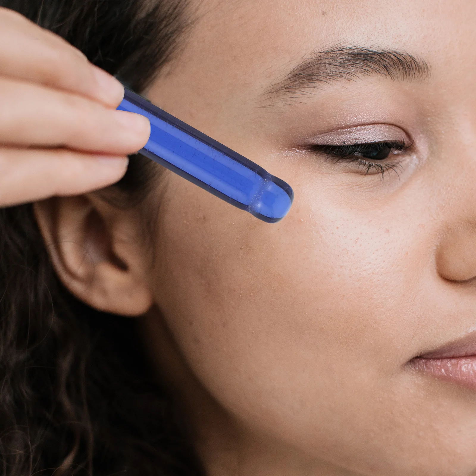 أداة تدليك الوجه من الكريستال الأزرق غوا شا، عصا تدليك محمولة لتعزيز النوم والاسترخاء والعناية بالوجه والسفر المنزلي