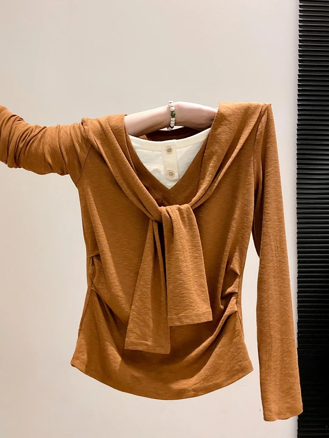 Women's Long Sleeve V-Neck T-Shirt Belted Fake Two-Piece Style Autumn New Color Collision Inner Match Side Pleat Short Top