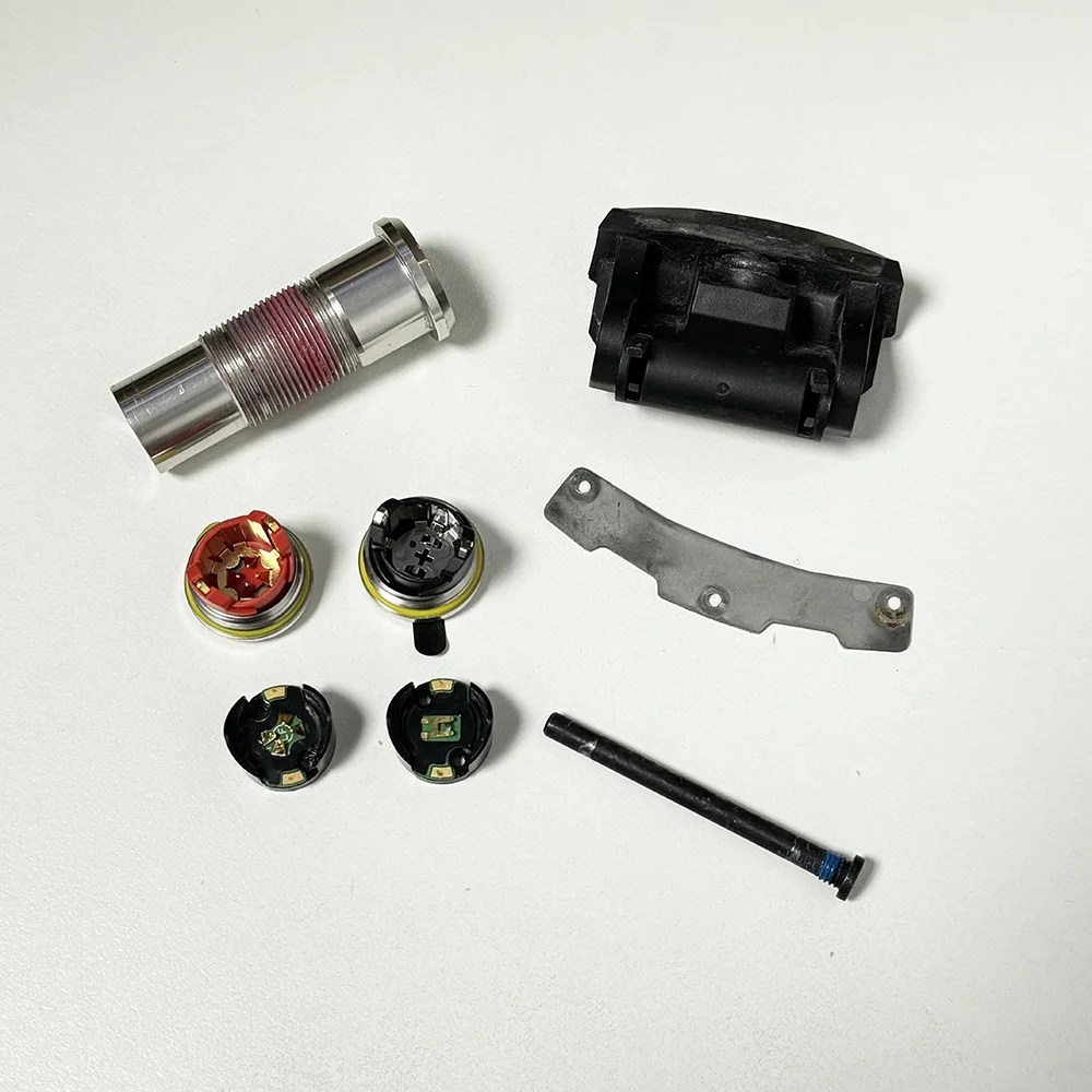 Pokrywka baterii GARMIN Vector 3 3S, płytka stykowa, metalowa obudowa z gwintem, moduł, blaszka żelazna (opcjonalna) — zdjęcie produktu 2