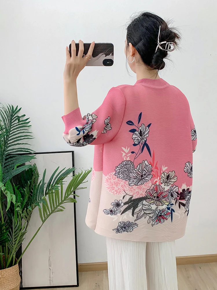 LANMREM Chinese Style Pleated Shirt Women Stand Collar With Sleeves Single Breasted Print Blouses 2024 Summer Fashion New 2Z1664