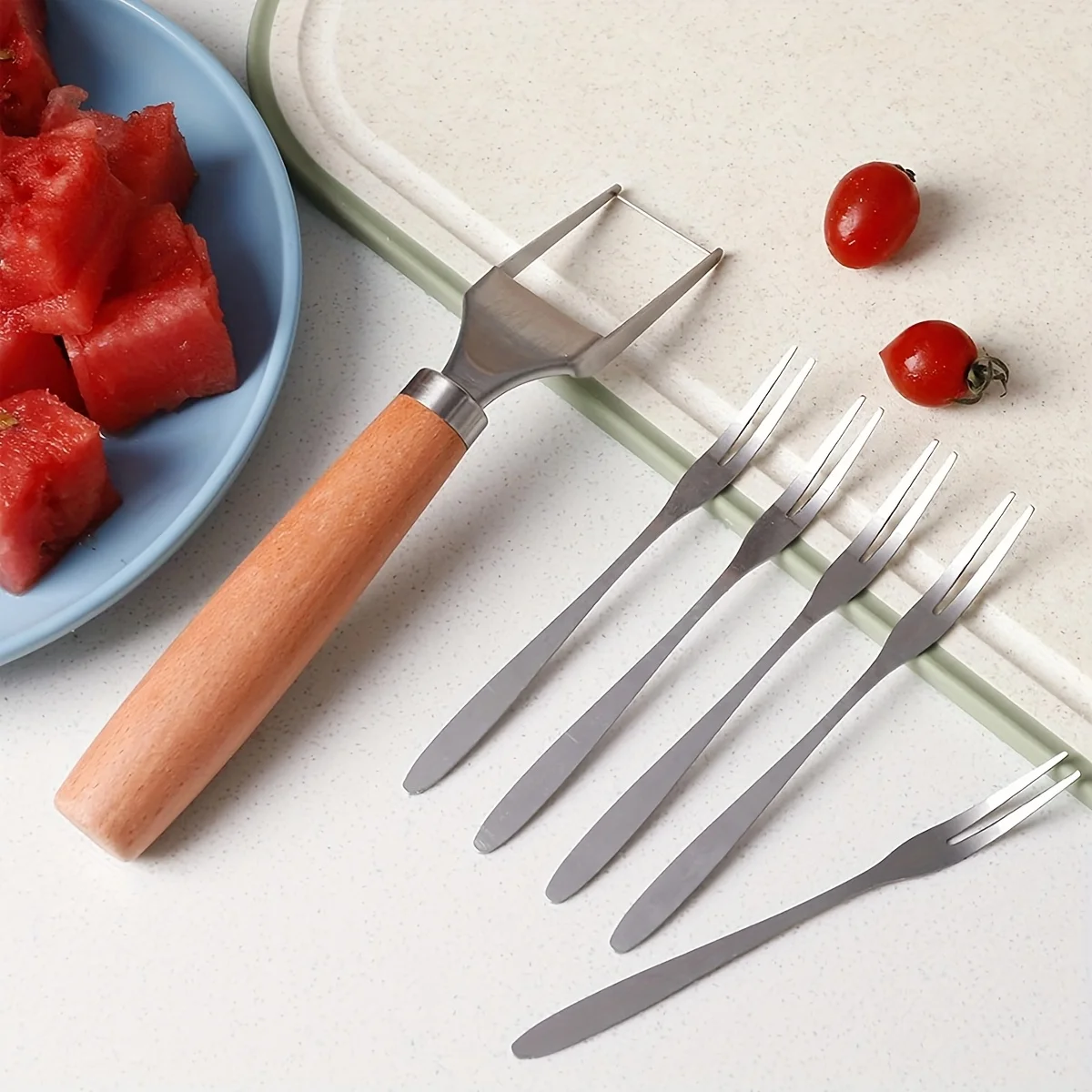 D9 Watermelon Cutter with 5 Forks, Stainless Steel Watermelon Slicer with Beechwood Handle, BBQ Cutting Tool Fruit Fork Cutter