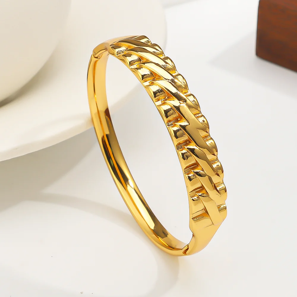 

French Retro Cast Stainless Steel Cuff Bracelet, Waterproof Women's Gold Color Gear Bangle, Fashionable Jewelry Gift SZ337