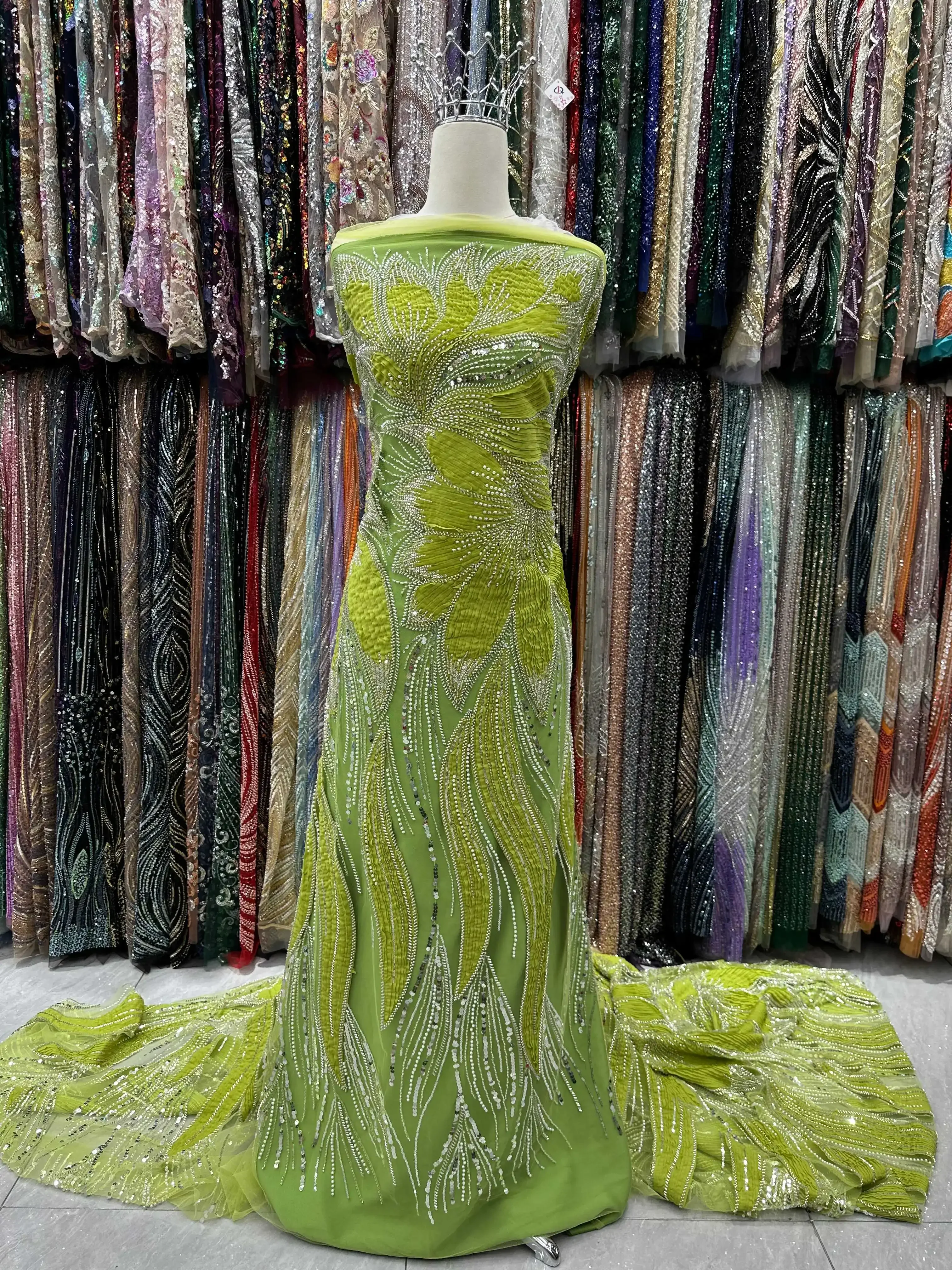 

2025 High Quality African Luxury Elegant Handmade Embroidery Sequins Beaded Lace Sequins Lace Fabric for Wedding Sewing SZ846