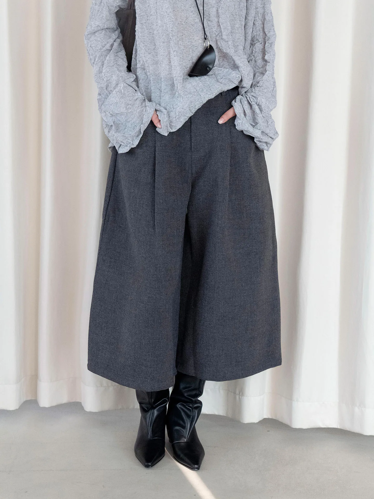 New autumn and winter fashion with belt, loose silhouette trousers, loose large pockets, cropped pants for women