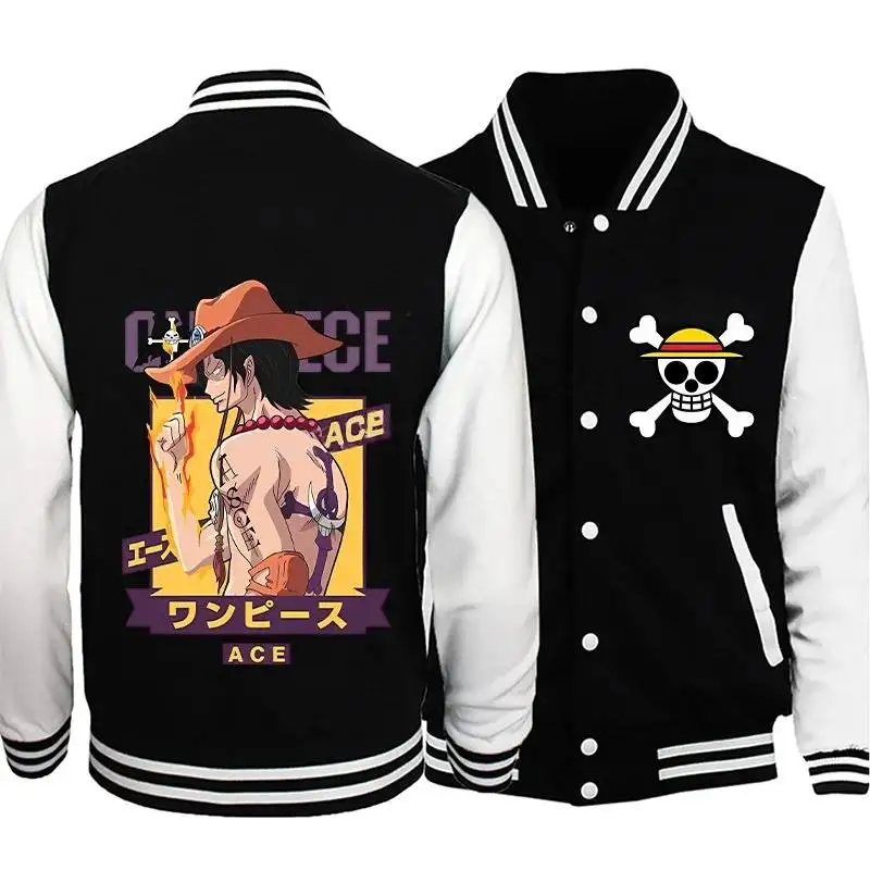 

Бейсбольная куртка One Piece Ace Fire Fist с коричневой ковбойской шляпой с принтом на спине и желтой соломенной шляпой с логотипом черепа на груди