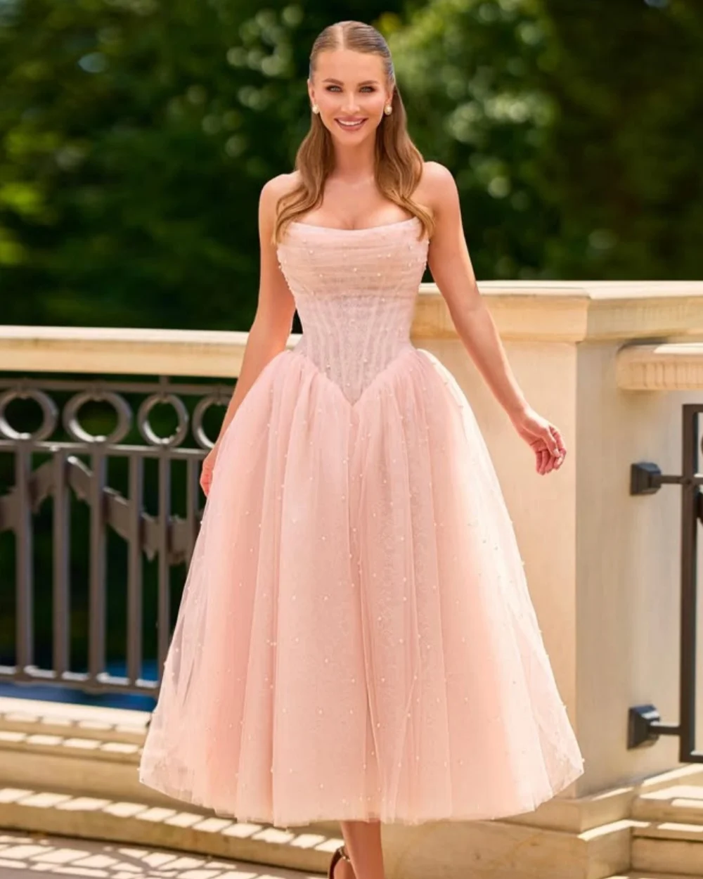 

Customized Elegant Women Tulle Pearl Ruched A-line Evening Dresses Modern Style Matching Strapless Sleeveless Tea Length Dresses