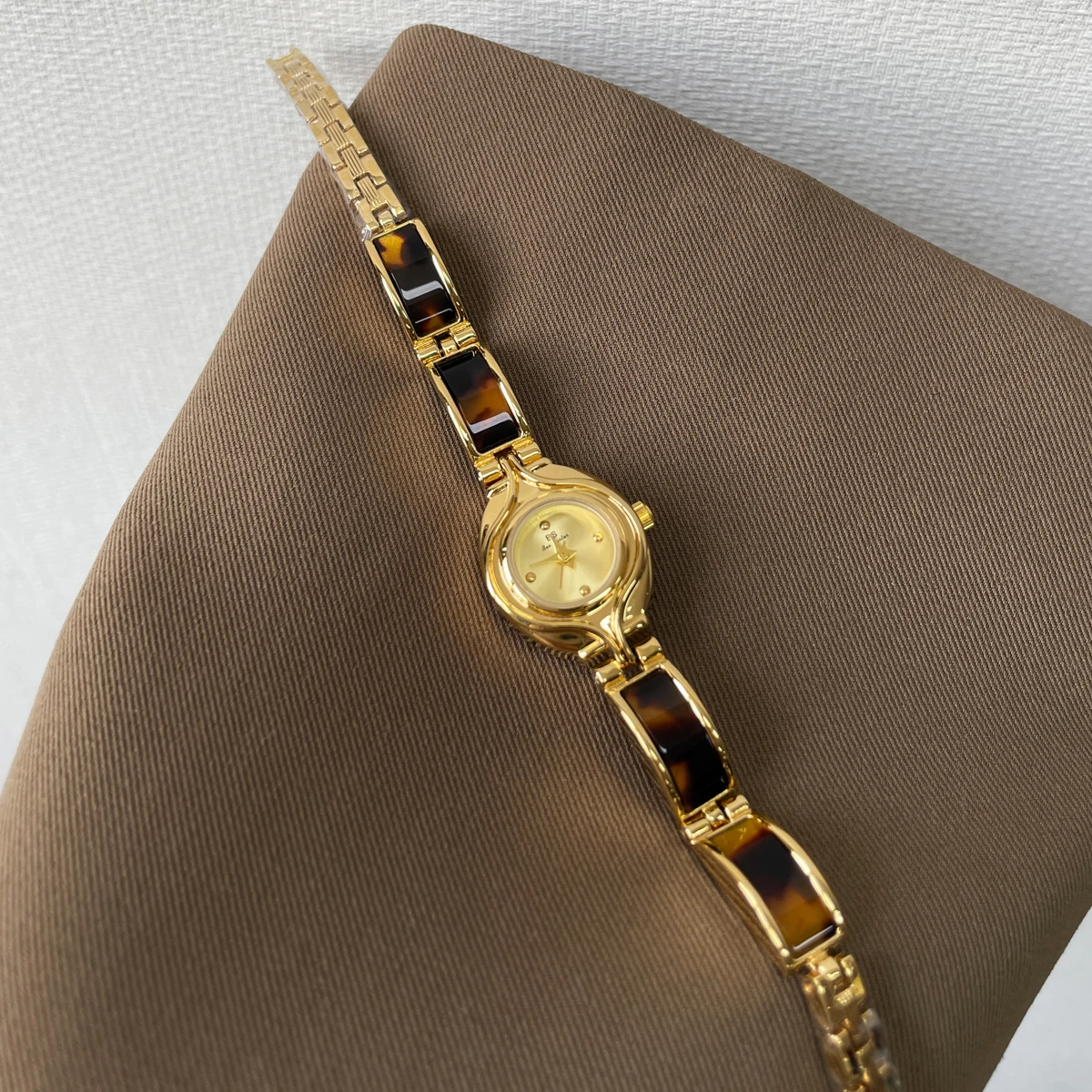 

Повседневные женские часы, янтарная черепаховая смола, винтажные часы-цепочка, водонепроницаемые, с маленьким золотым круглым циферблатом, элитные женские наручные часы