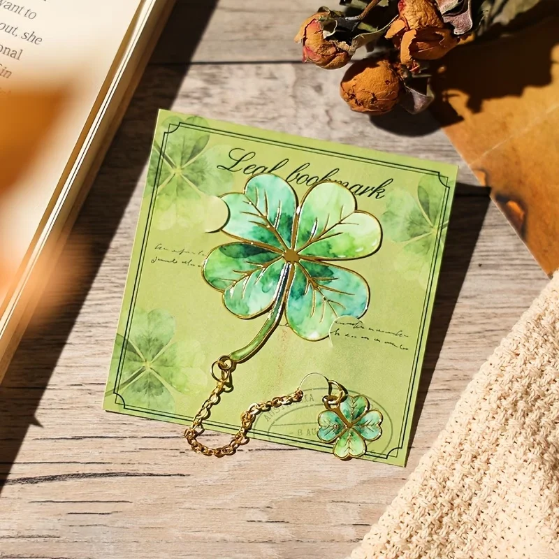 4/2 Pieces of Random Designs, Vintage Leaf Bookmarks with Metal Pendants, Ideal Gift for Book Lovers, Suitable for Students, Teachers, and Writers, Perfect for Gifting, Suitable for Various Occasions, Halloween and Chr