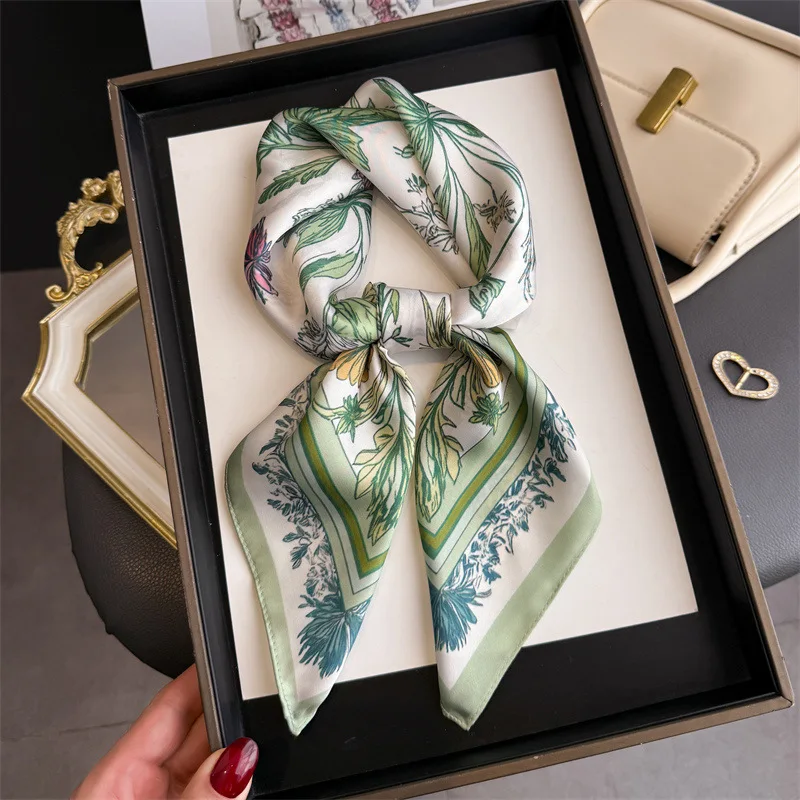

2026 Новые шелковые квадратные шарфы с цветочным принтом для женщин, модный платок на голову, украшение в хиджабе, летняя шаль, дорожный галстук на шею, женская бандана