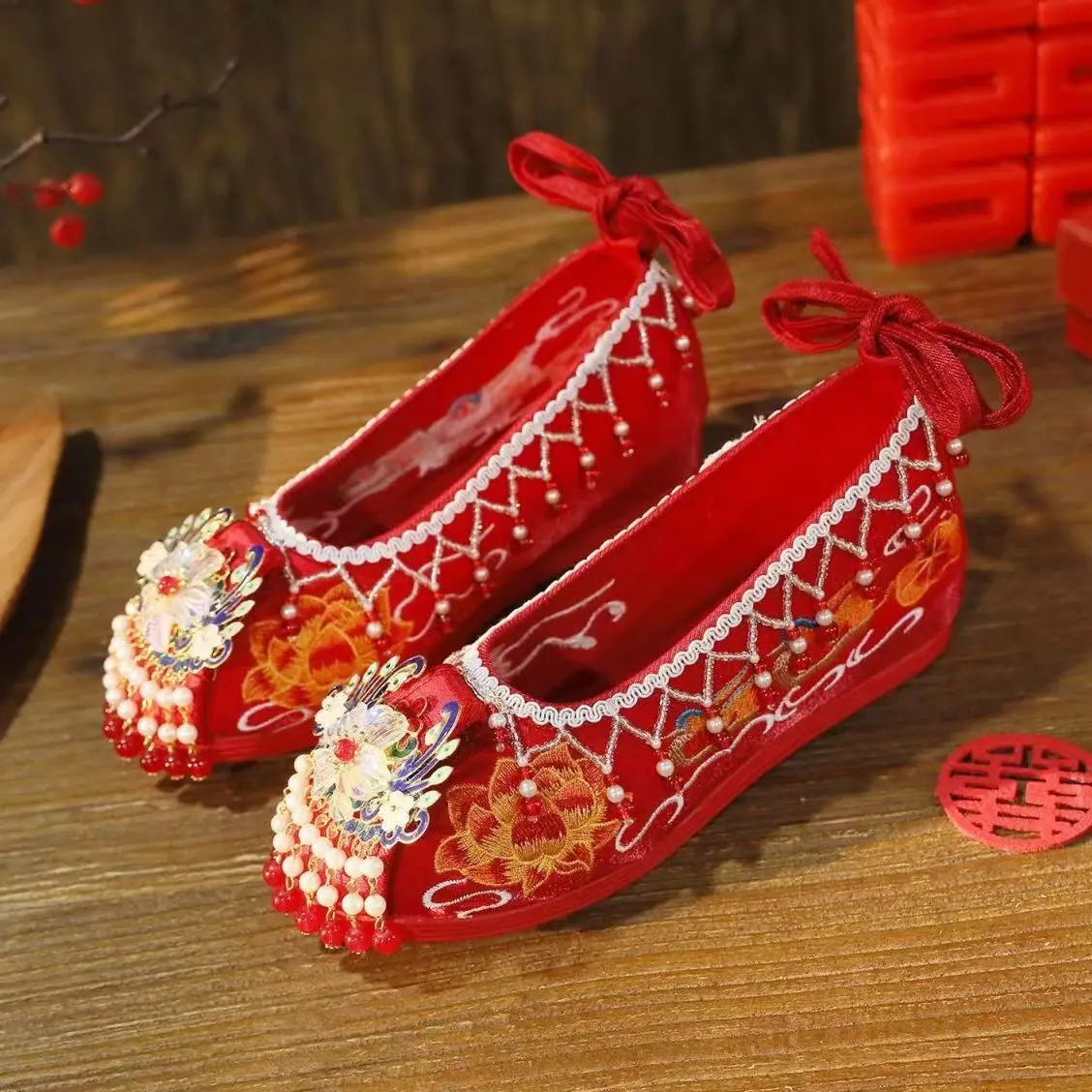 Woman\'s New Retro Red Wedding Shoes Chinese Style Tassel Embroidered Canvas Shoes Shallow Lace Up Big Size Hanfu Shoes