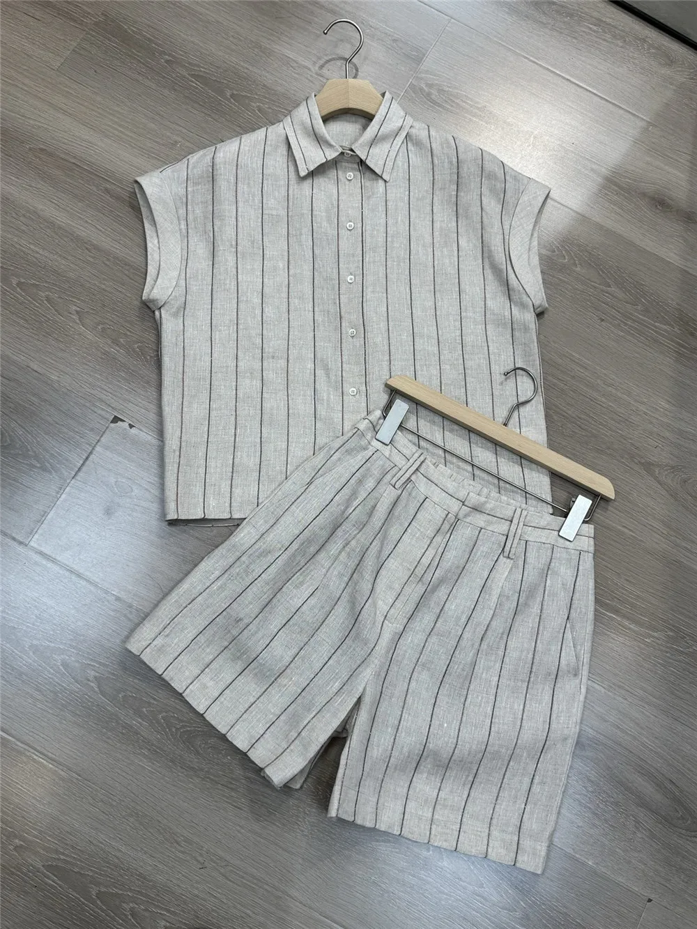 

2026 Summer Clothing 100 Linen Suit Loose Short-Sleeve Shirt With Chain Matching Shorts 2 piece Set For Ladies