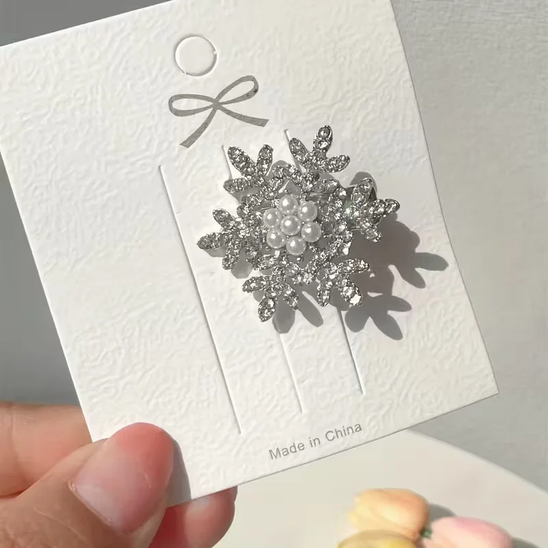 5-Piece Elegant Snowflake Hair Clips, Set with Shiny Rhinestones and Faux Pearls - Perfect for Autumn and Winter