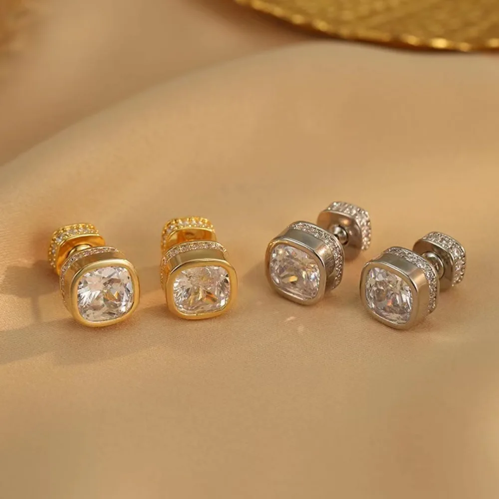 

Fashionable zircon earrings, small and cute women's jewelry, anti allergic material, suitable for women's daily wear earrings.