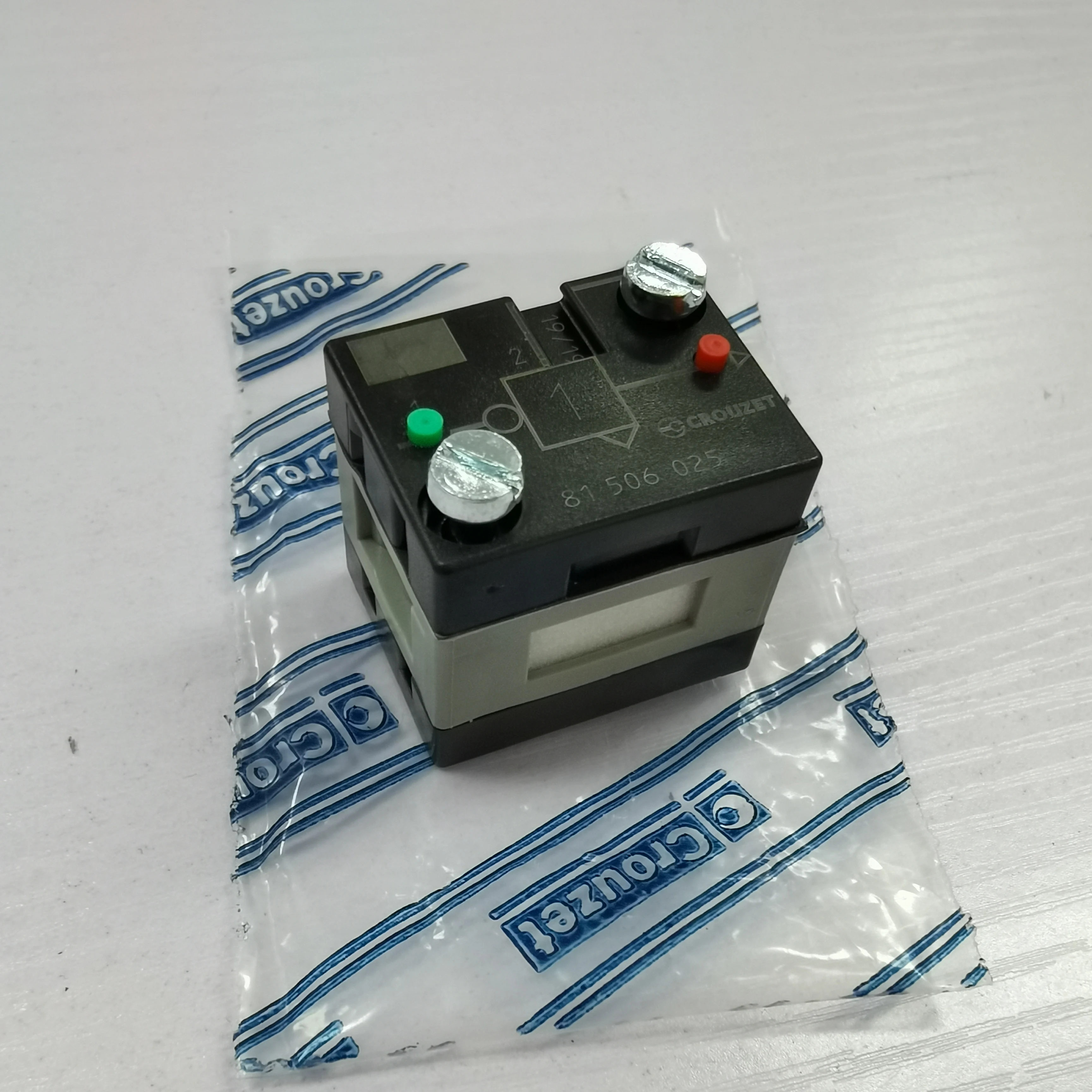 81506025   2-8Bar Pneumatic Logic Controller Imported Industrial Pressure Sensor LOW RATIO NOT RELAY ELEMENT