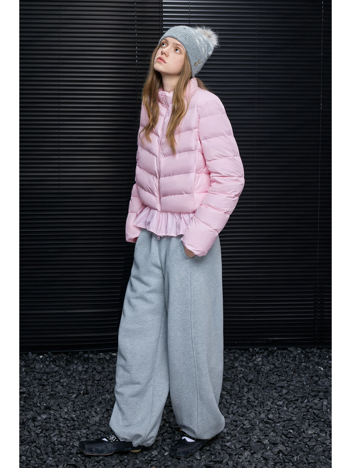 

Женская короткая пуховая куртка с цветочным кружевным дизайном, модная, уличный стиль, теплая, с воротником из искусственного меха, на молнии, стандартный крой